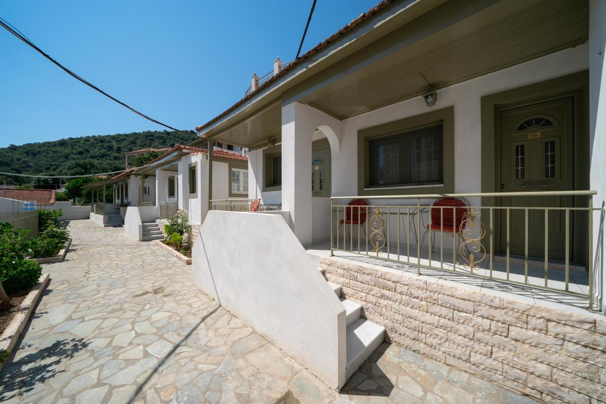 Makis Village-Apartments Айя-Евфимия Экстерьер фото